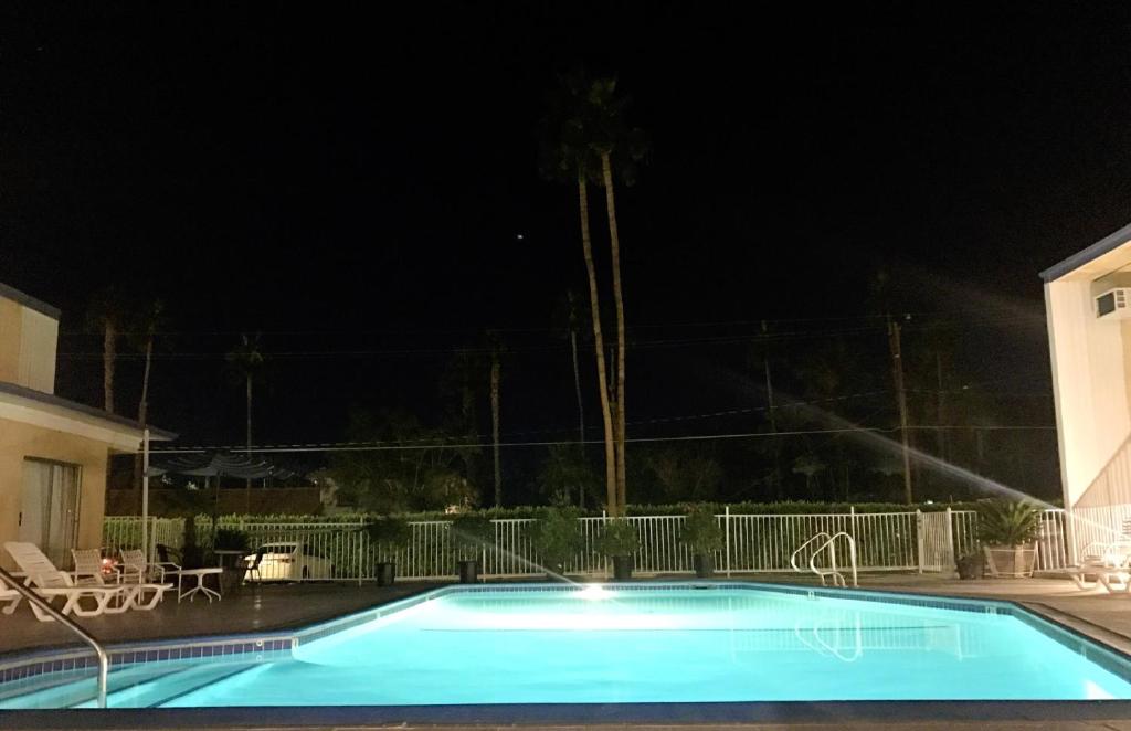 Delos Reyes Palm Springs photo
