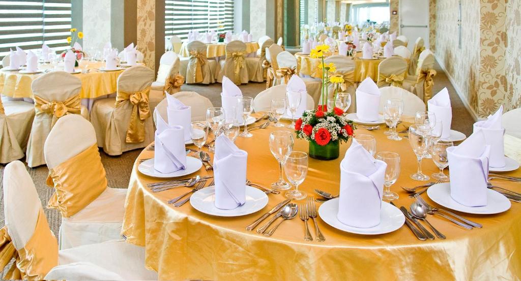 Banquet hall
