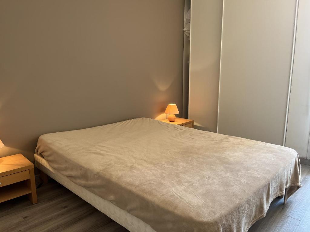 Residence Cesaree - T2 renove avec vue piscine, terrasse, clim, 4p - 4