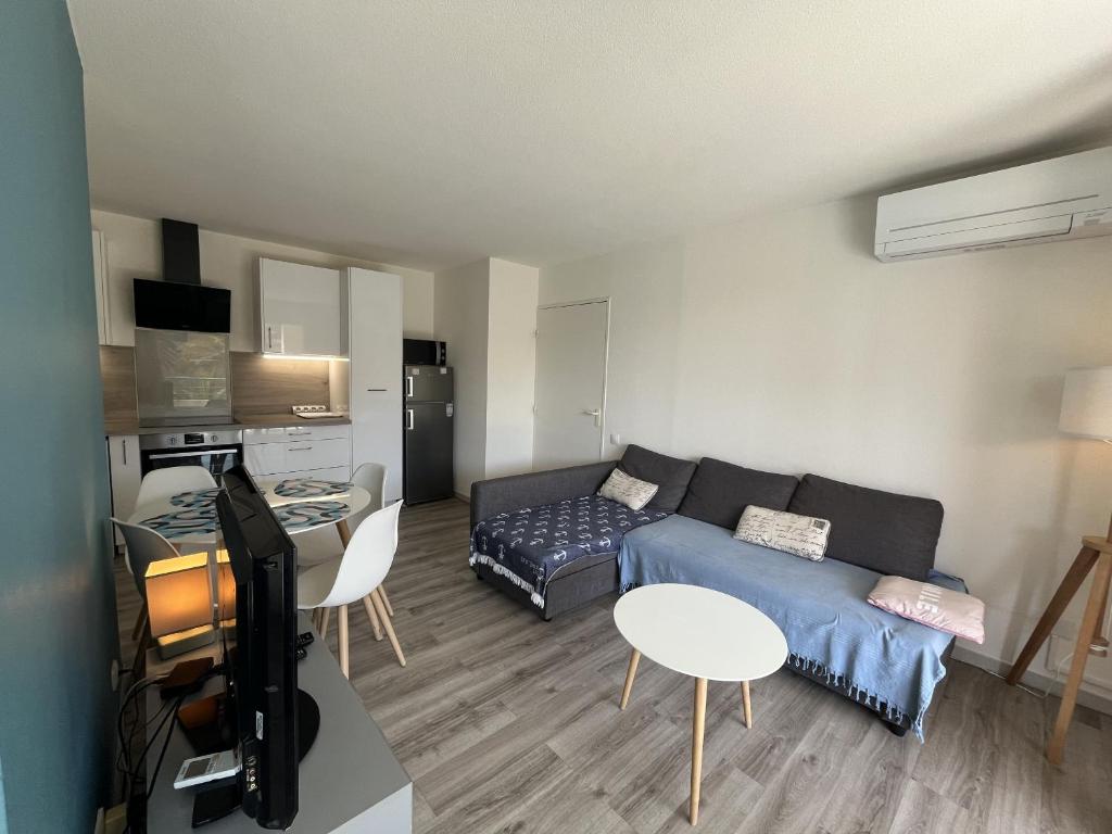 Residence Cesaree - T2 renove avec vue piscine, terrasse, clim, 4p - 2