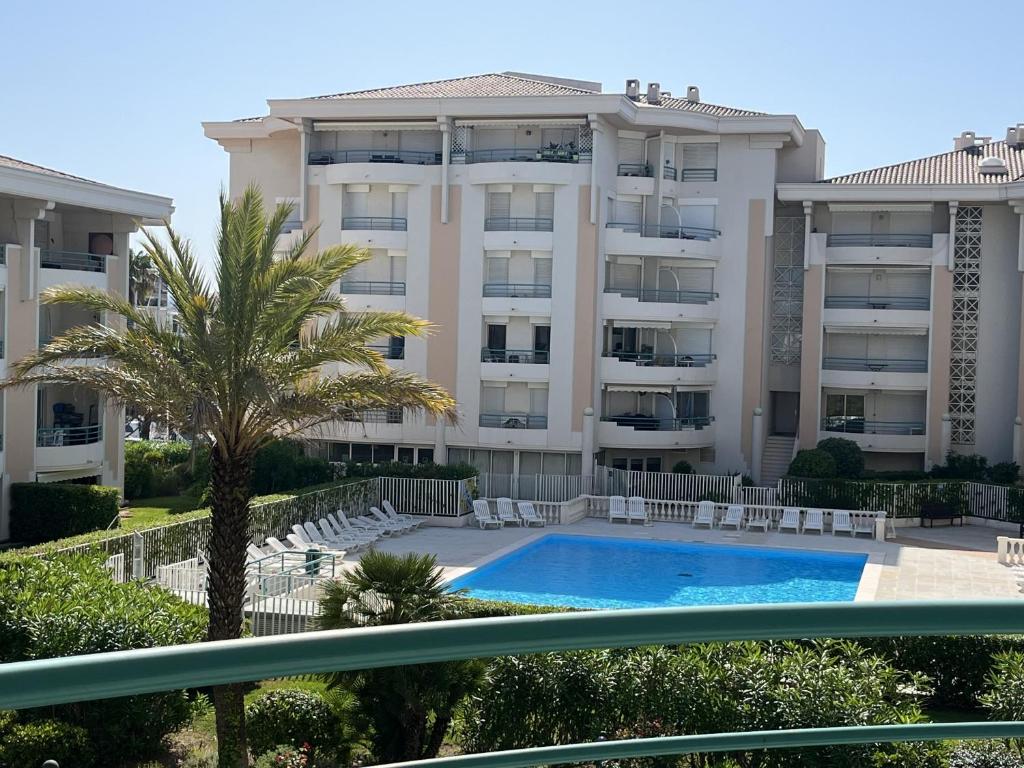 Residence Cesaree - T2 renove avec vue piscine, terrasse, clim, 4p - 1