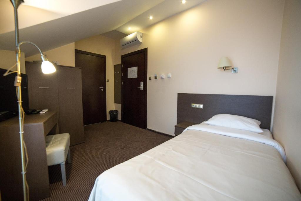 Hotel Sokolowska Airport Modlin photo