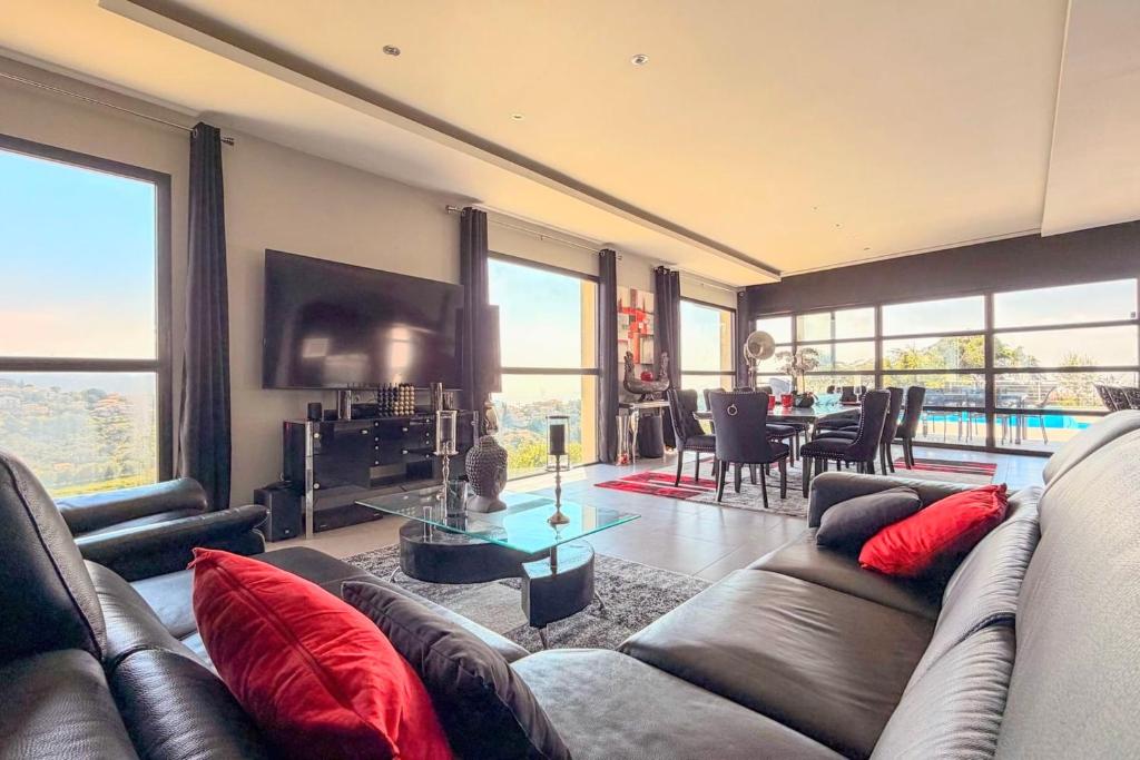 Beautiful villa with sea & mountain view and pool - 2