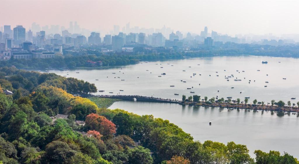 Located in Hangzhou tourist area