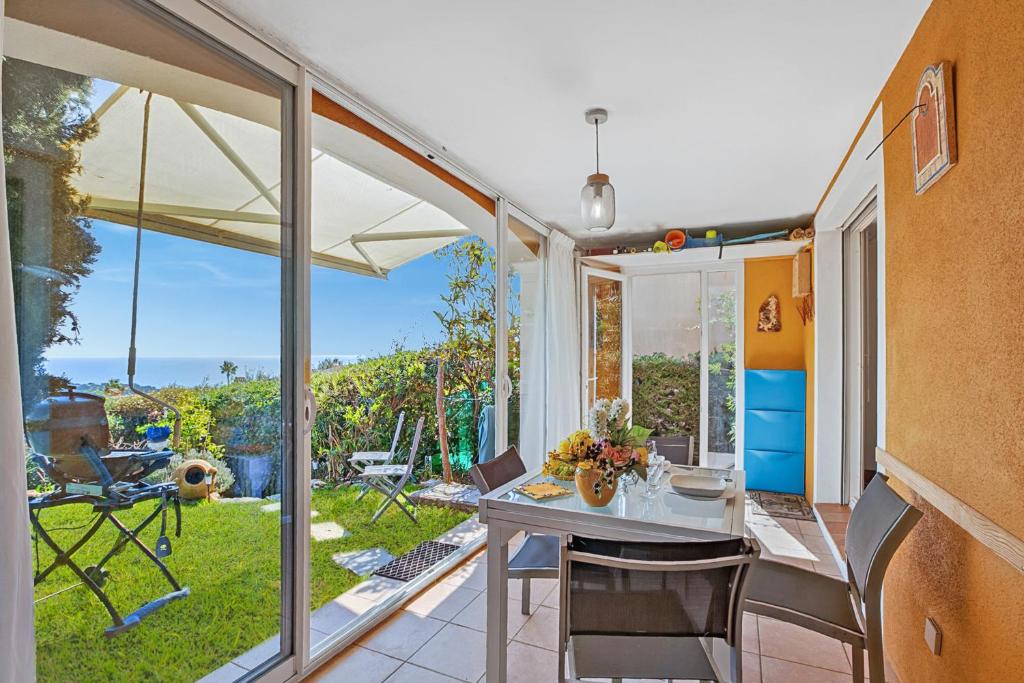 1 Bedroom Apt - Sea View & Pool - Happy Rentals - 3