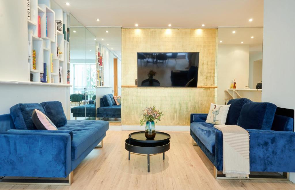 Avenue Montaigne - Dream And Luxe - 1