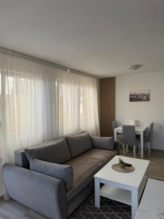 Lux Studio Apartments - 4