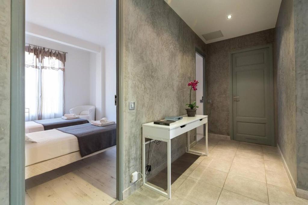 Modern 2-Bed Pedestrian Rue Hoche with AC & Balcony - 5