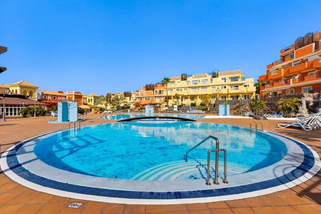 Granada Park Pool View Suite - 1