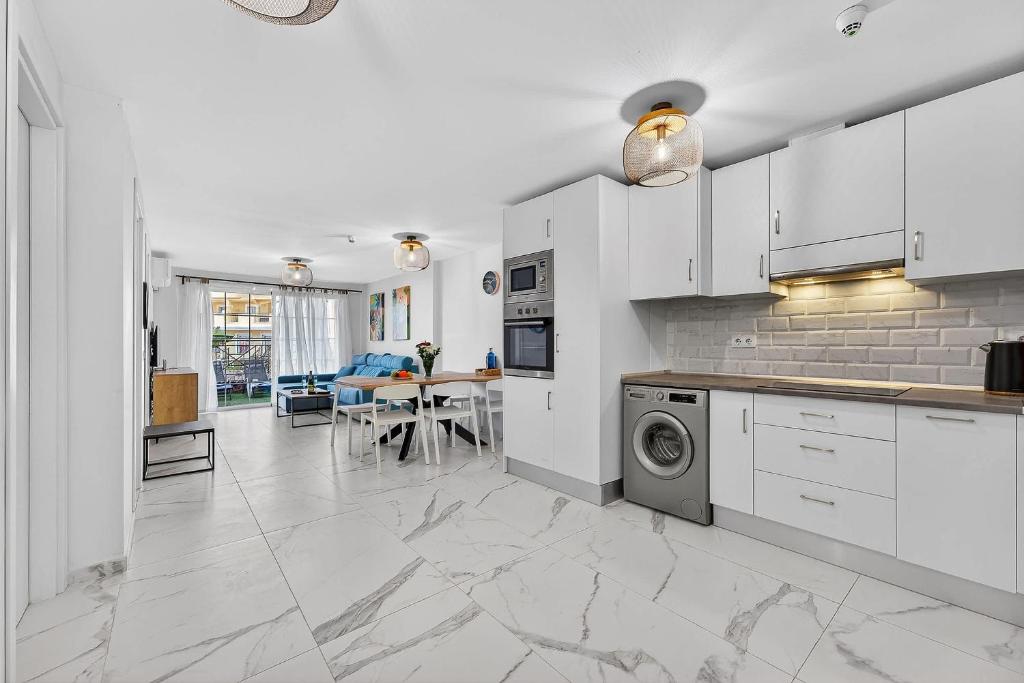 Granada Park Apartament — Playa de las Americas, Canary Islands
