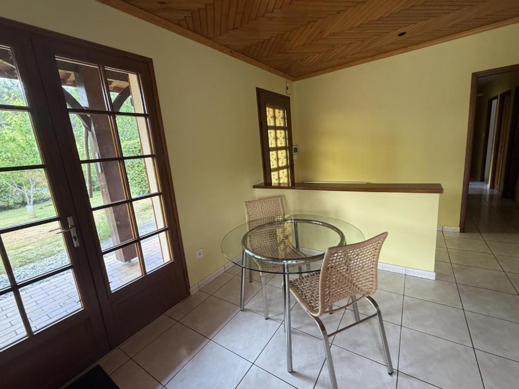 La Maison des Châtaigniers 3 chambres , terrasse , jardin à 5 min des lacs - 2
