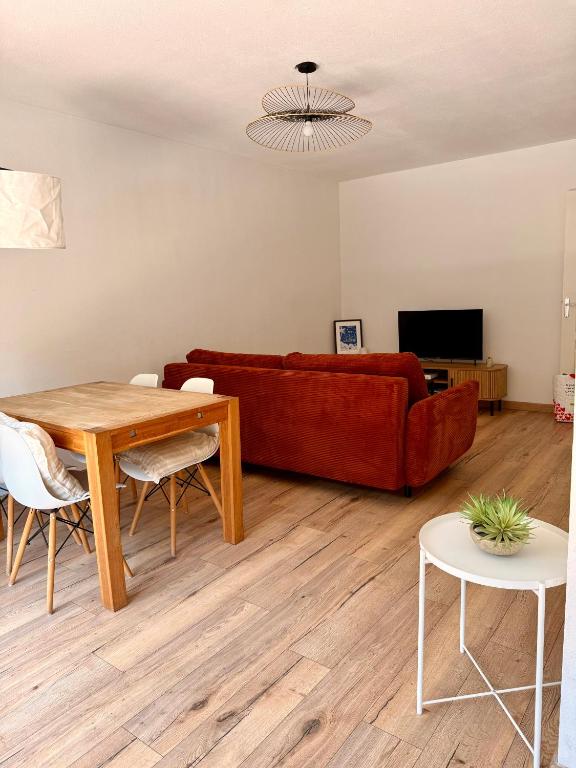 Magnificent renovated apartment, 2 rooms of 45 m2, close tothe sea, top floor, terrace - 5