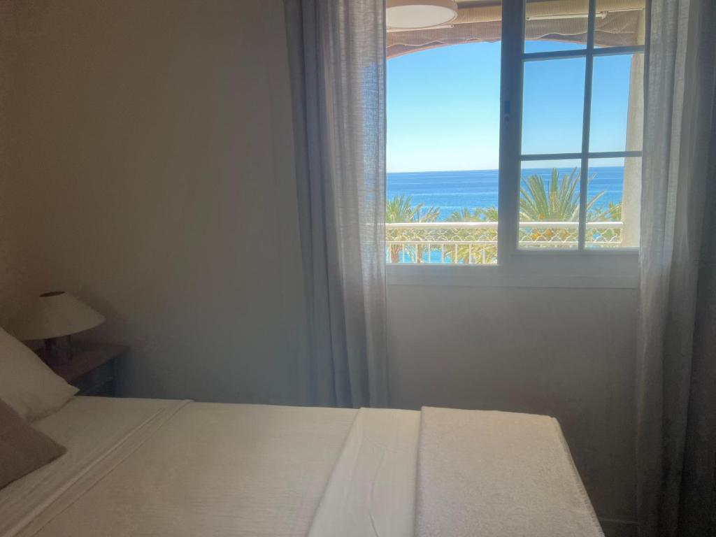 Apartamento LH Beach frente al mar - 3