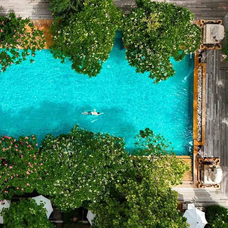 Swimming pool