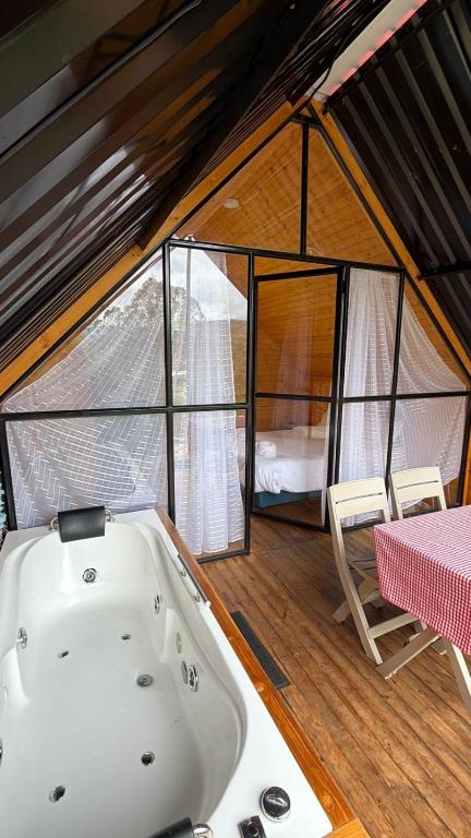 Ecocabañas ByB Cabaña de lujo con jacuzzi y vista a la montaña - 4