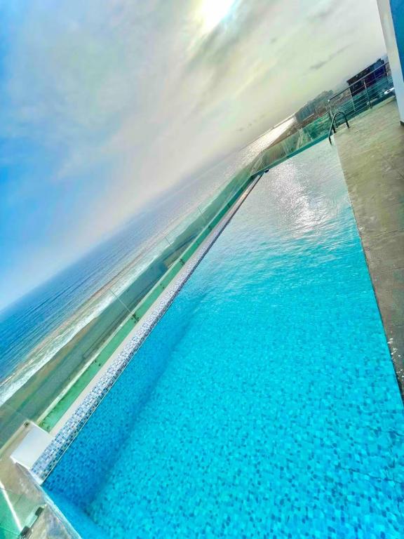 "Oceanfront 3BR, Home Office, Pool, Gym, Sauna, BBQ, Fast Wifi, Play area and Free Parking" - 2