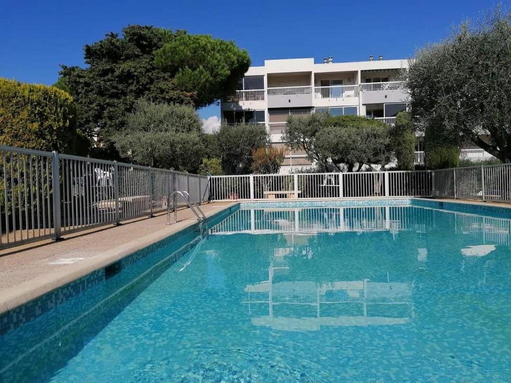 APPARTEMENT PREMIUM RESIDENCE STANDING PISCINE Var - 1