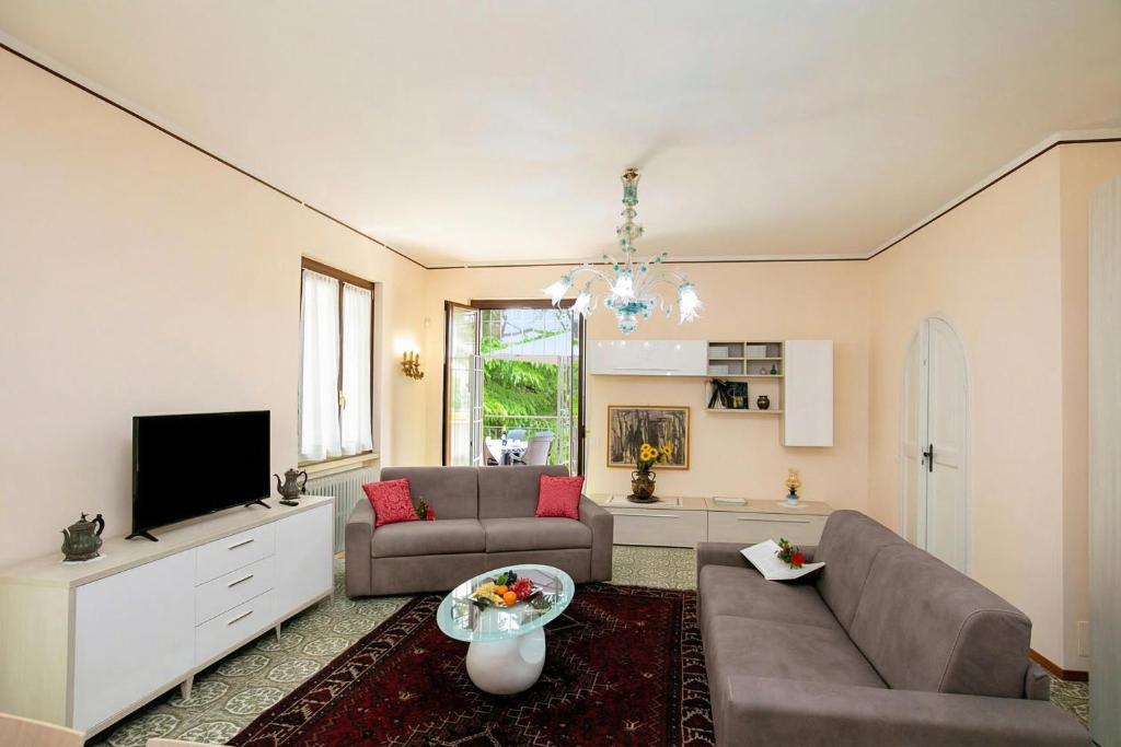 Villa Alberti Apt Emma 900m from Garda lake with Shared Garden - Happy Rentals - 1