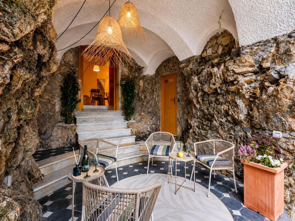Charming apartment in historic villa front sea with free parking, near Portofino - 3
