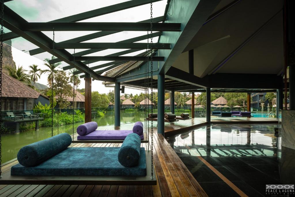 フロント・ロビー