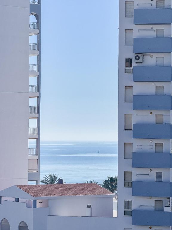 NUEVO, a 70 metros de la playa y con vistas al mar - 2