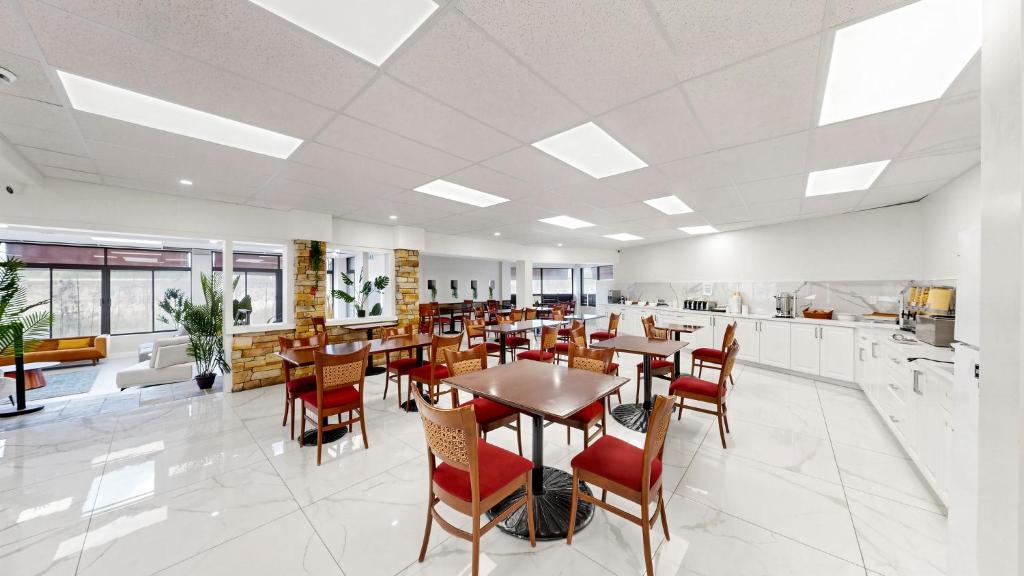 Restaurant, River Rapids Inn in Niagara Falls (ON)