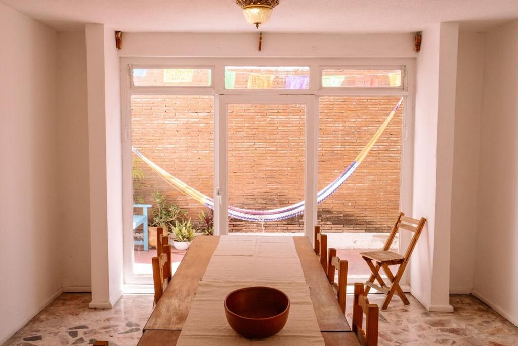 Spacious artsy home with fast WiFi - 4