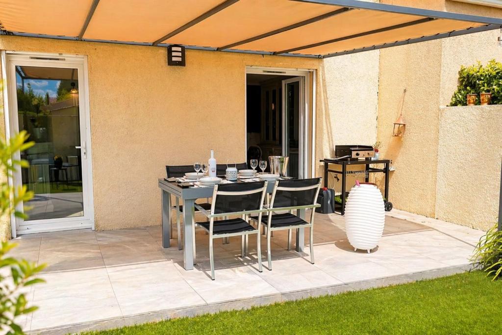 Villa CAROLINA - Jardin privé et confort proche du centre ville - 1