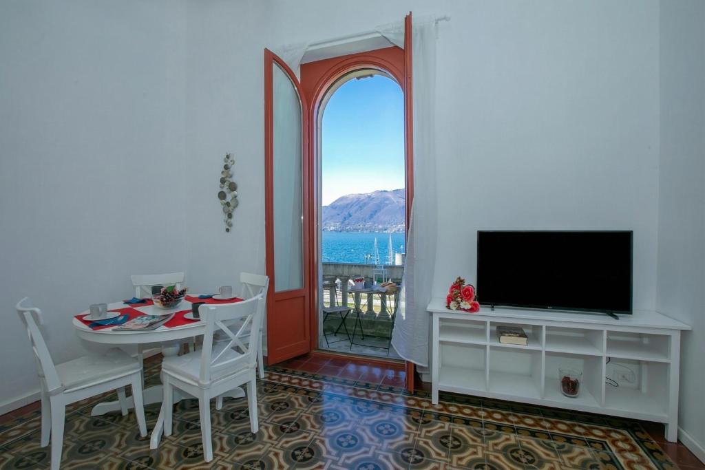 Residenza Gardenia - Lake View Balcony Apartment in Luino Center - Happy Rentals - 2