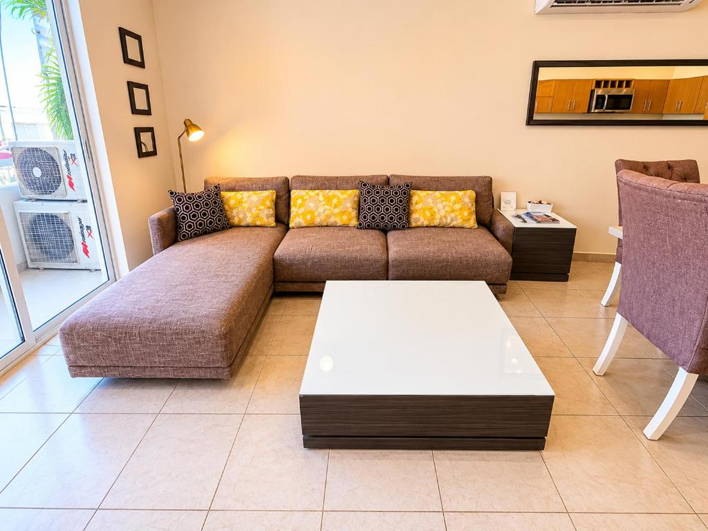 Bahia del Tezal 103b Modern 1BR Retreat with Rooftop Pool & Beach Access - 3