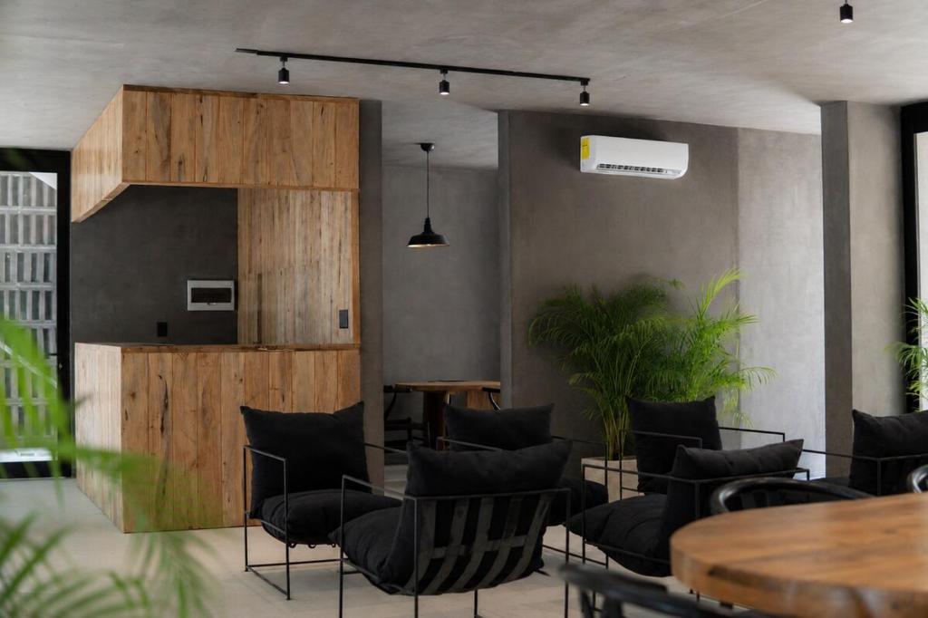 Romantic jungle studio with Rooftop pool fast Wifi - 1