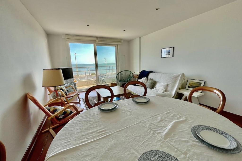 Nice apartment With Terrace Facing The Sea - 4