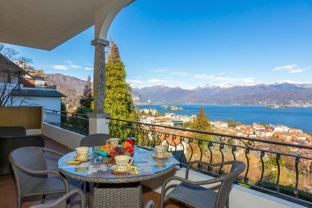 La Rosa Dei Venti Lake View Terrace - Happy Rentals - 1