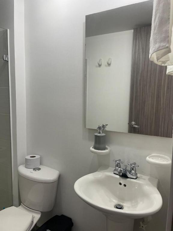 3br apto with pool, gym, sauna, 10 min Provenza - 2