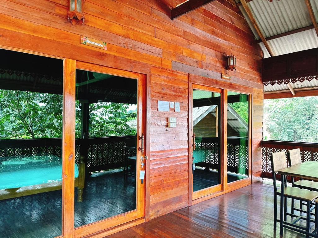บ้านเอื้องดอยแม่กำปอง