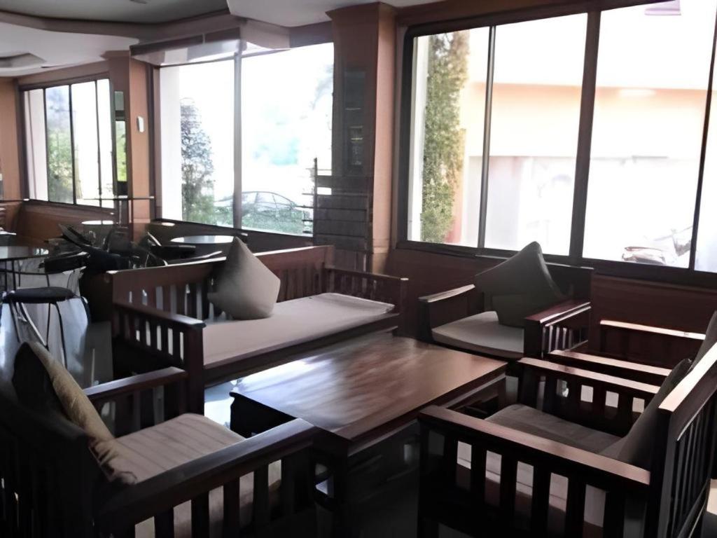 SR Hotel