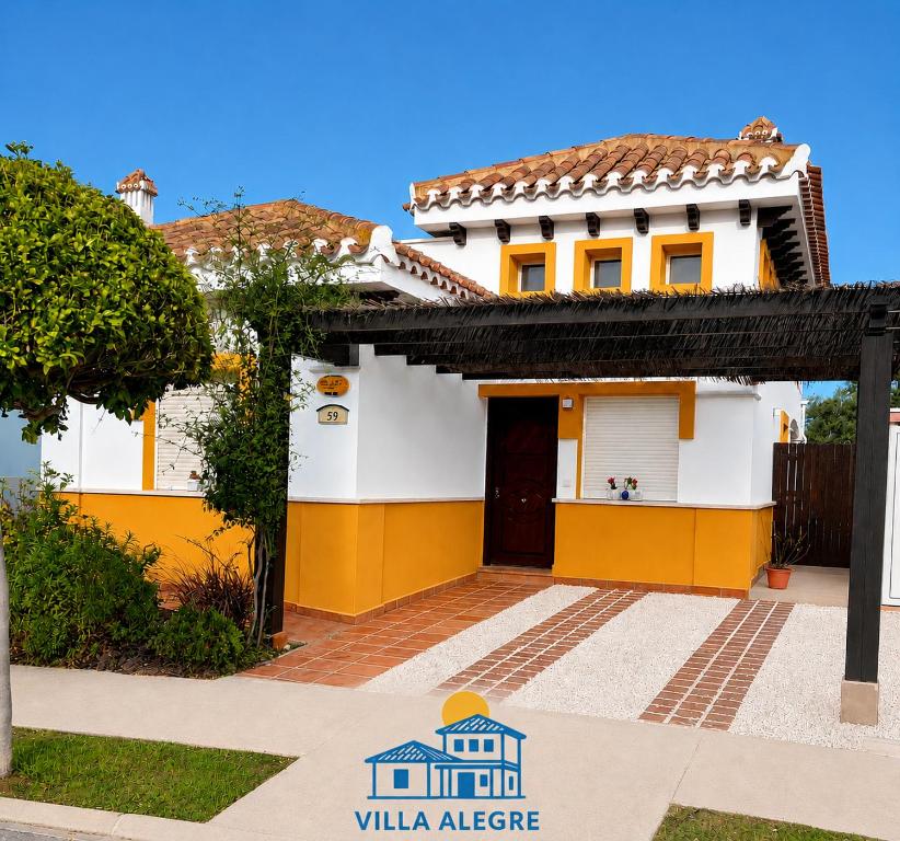 Villa Alegre, Mar Menor Golf - 2 beds - 2 baths - private heated pool - solarium - family friendly - 2