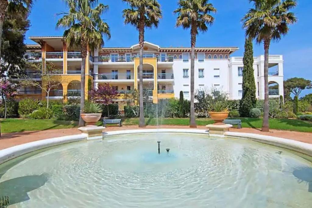 Apartment with pool and garden in Saint Aygulf - 1