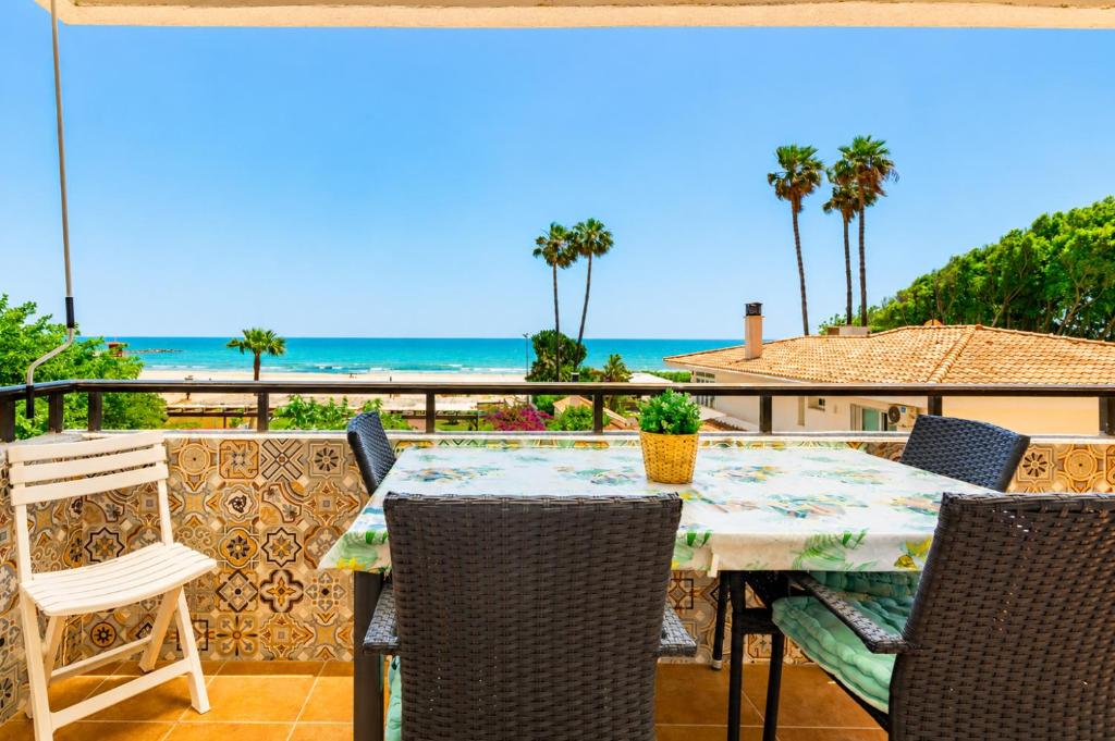 Isola Beachside Apartment - 1