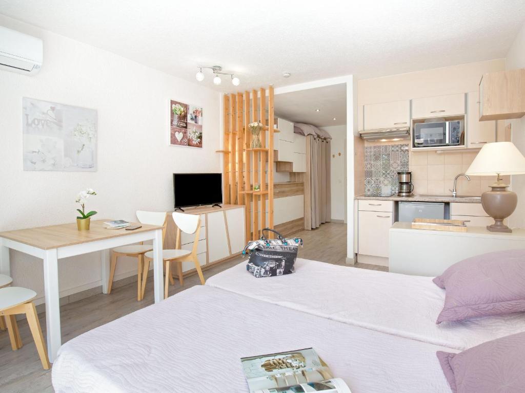 Studio Climatisé pour 3, Face Est, à 50m Plage et Proche Commerces - FR-1-466A-23 - 1