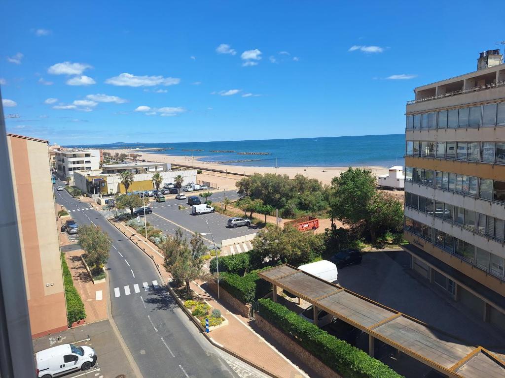 Valras-Plage: Appartement rénové 1 chambre, clim, WiFi, parking, à 50m de la plage - FR-1-781-59 - 1