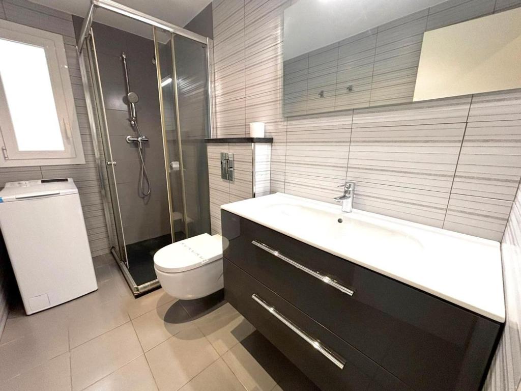 Apartamento renovado en primera línea de playa en Roses, aire acondicionado y ascensor - HISP-312-21 - 4