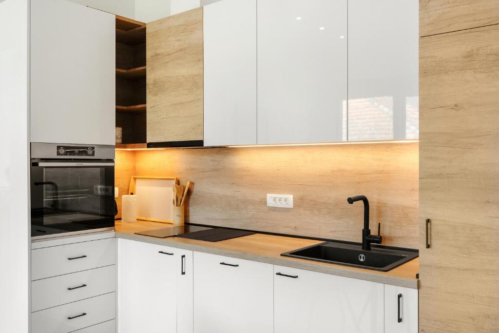 Luxury 2BR Apartment with Terrace & Parking near Porto Montenegro - 3