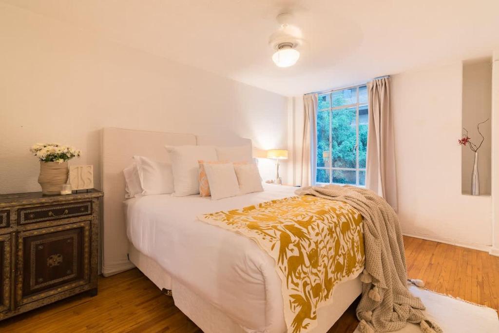 Location- Design & Comfort Fully equipped - 3