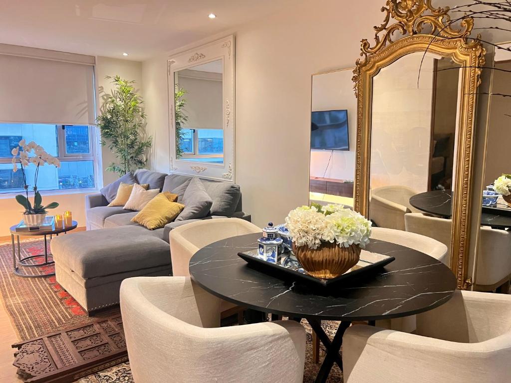 Luxury 2BR in Polanco for 4 - Elegant Lounge Access - Steps to Masaryk - 1