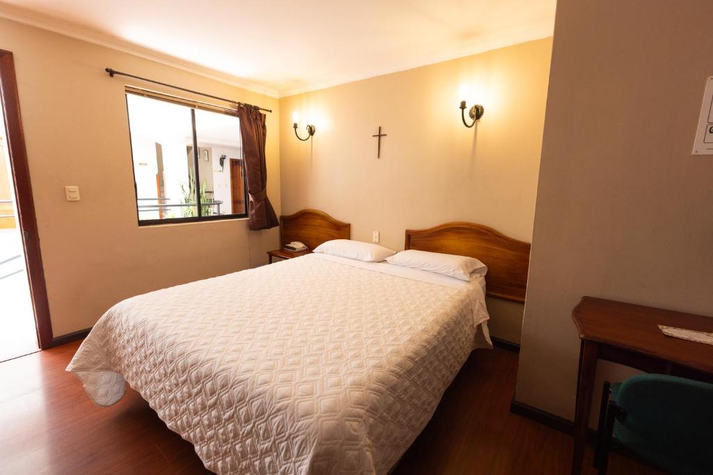Hotel & Suites El Quijote - 3
