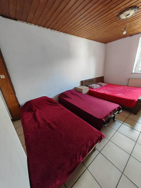 Lit dans une salle Bett im Zimmer - 2