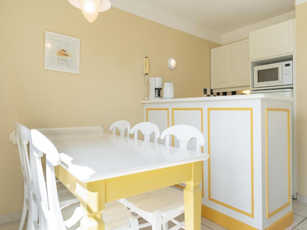 Coast Home with Play Area - 2