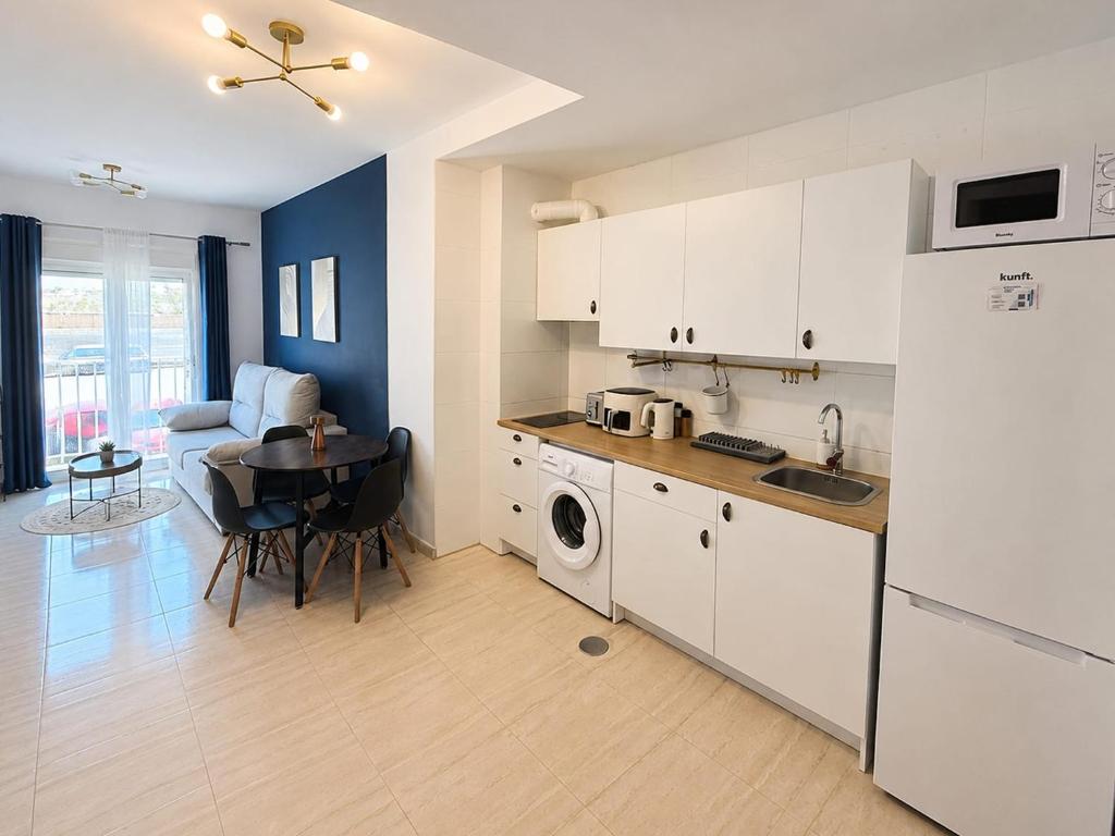 Apartment for 3, a short walk from the beaches - 2