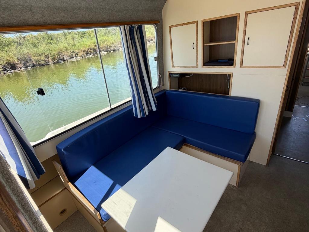 Bateau à quai chaleureux et unique - 5 pers. - API-1-46-33 - 5